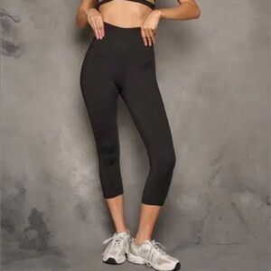 Bette & Court Seamless Base Layer Cropped Leggings